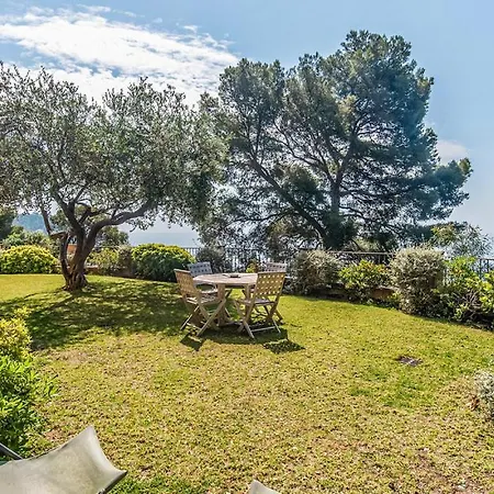 La Malpagne, 400m2 Les Pieds Dans L'eau Villa