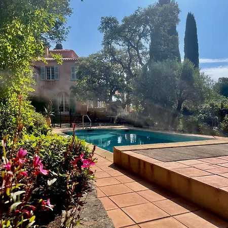 La Malpagne, 400m2 Les Pieds Dans L'eau וילה